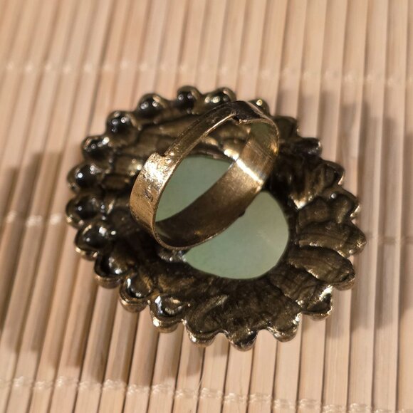 Vintage 90s Bold Bronze and Green Oval Cabochon Ring with Gothic Raised Dots - Picture 7 of 8